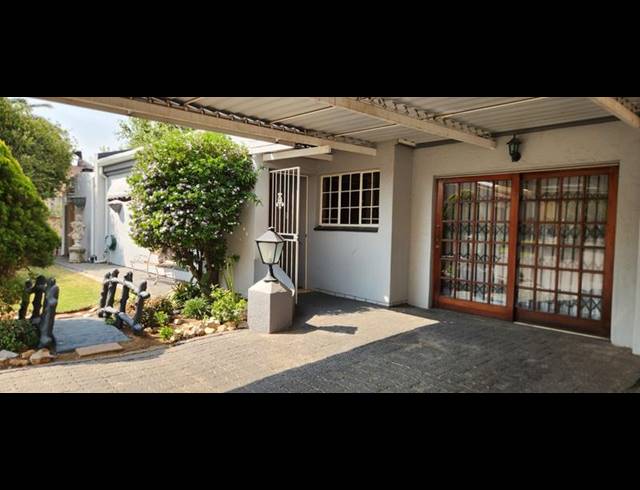 3 BEDROOM HOUSE FOR SALE IN SECUNDA CENTRAL